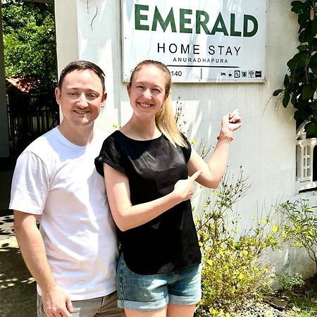Emerald Home Stay Anuradhapura Buitenkant foto