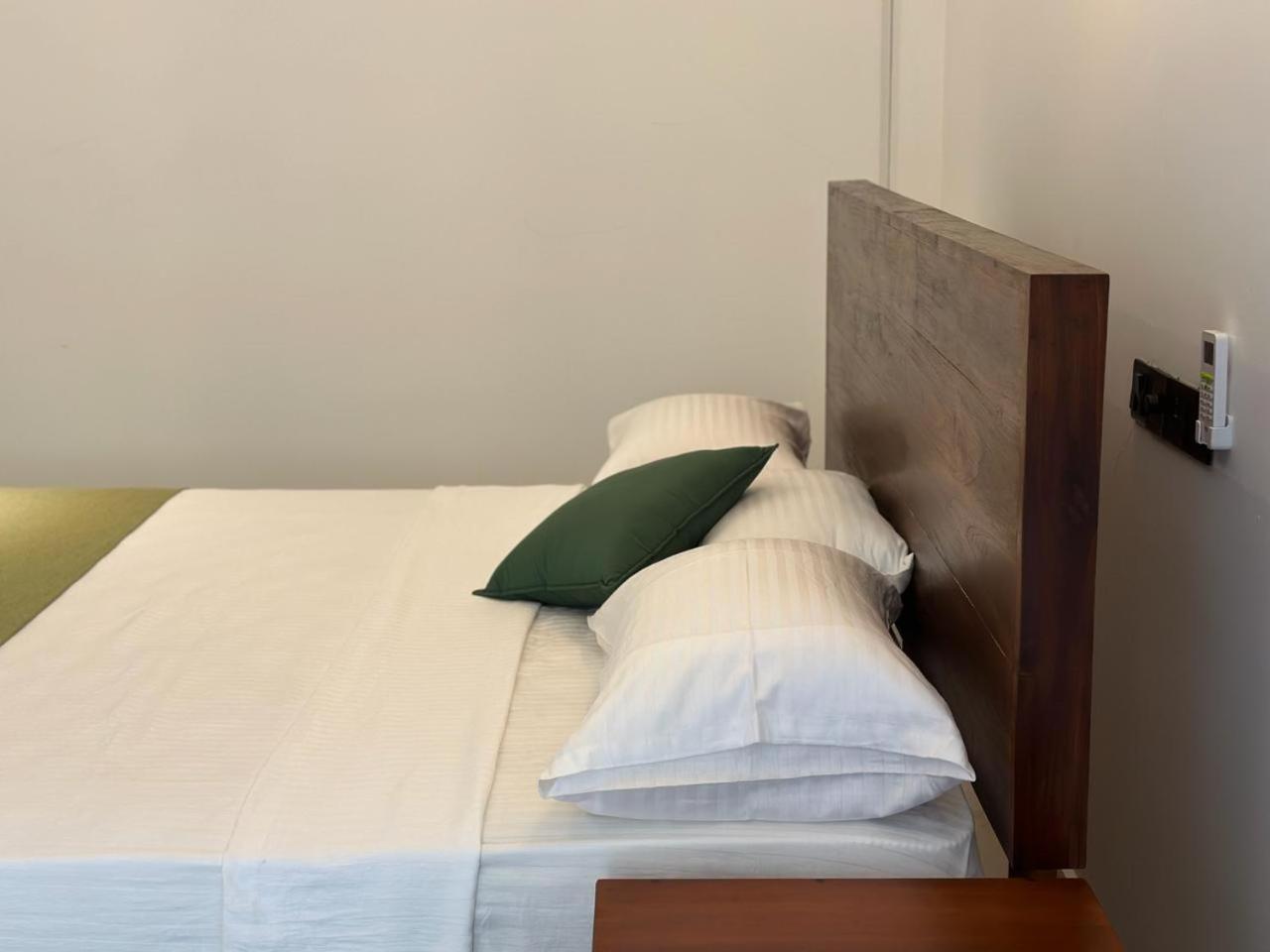 Emerald Home Stay Anuradhapura Buitenkant foto