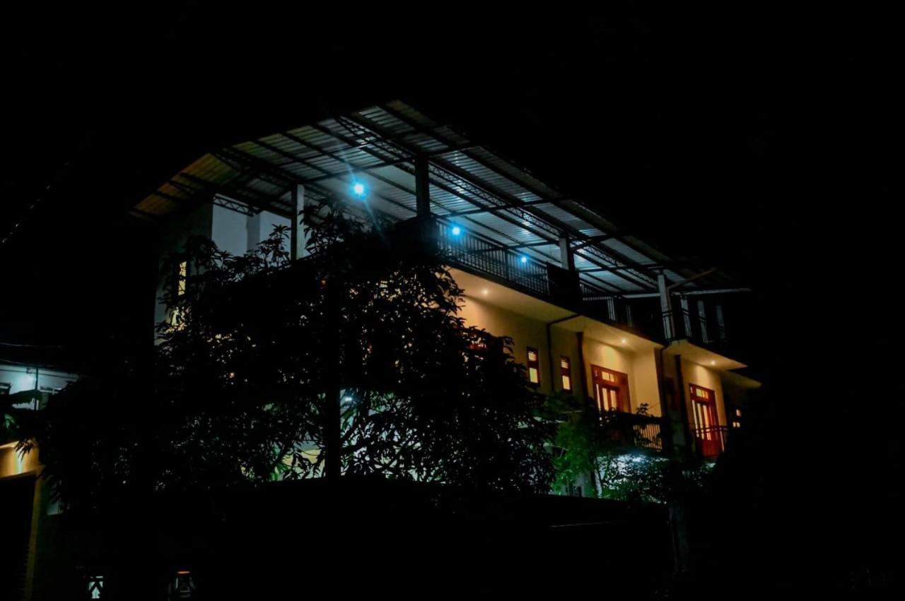 Emerald Home Stay Anuradhapura Buitenkant foto