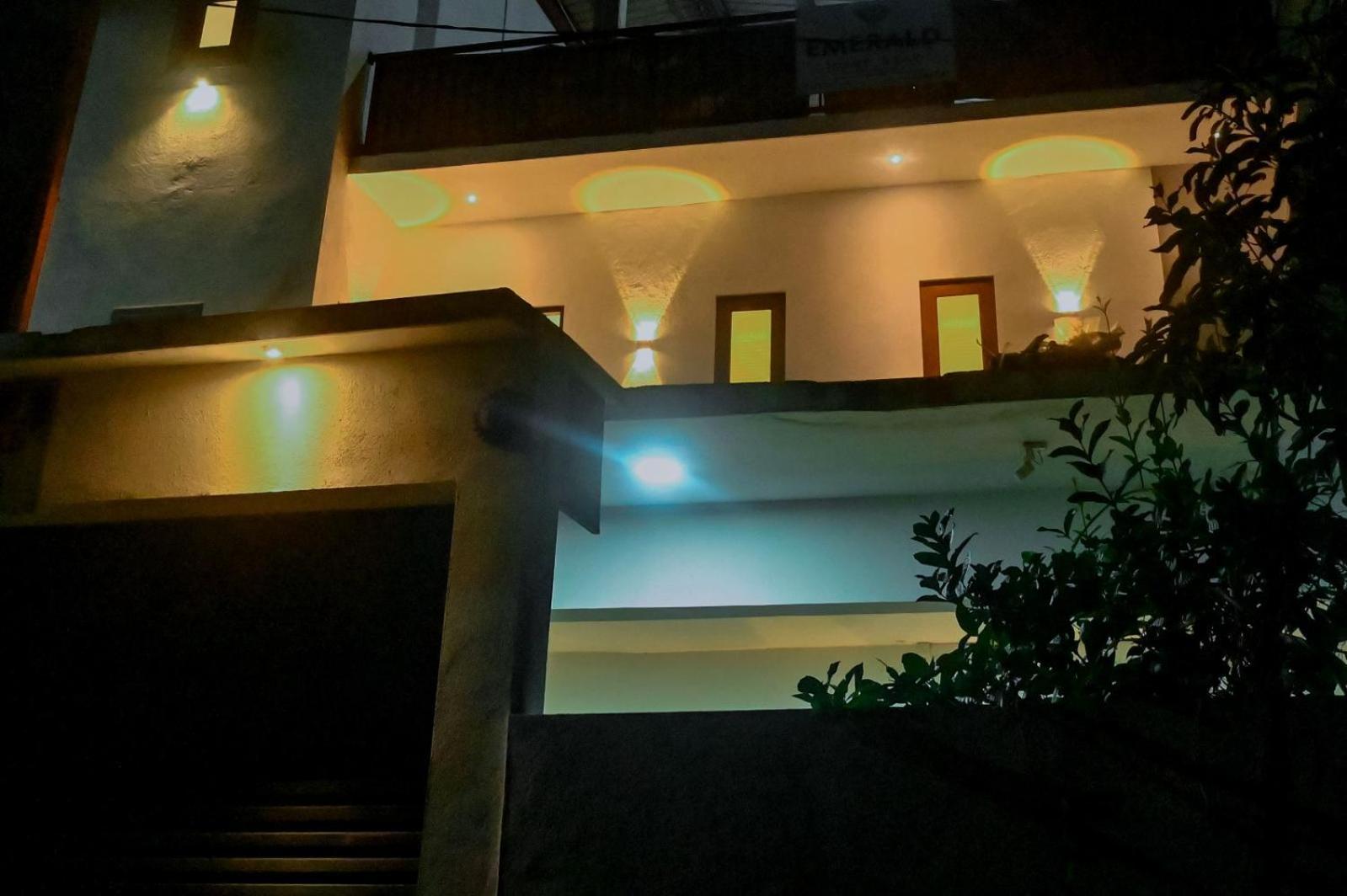 Emerald Home Stay Anuradhapura Buitenkant foto