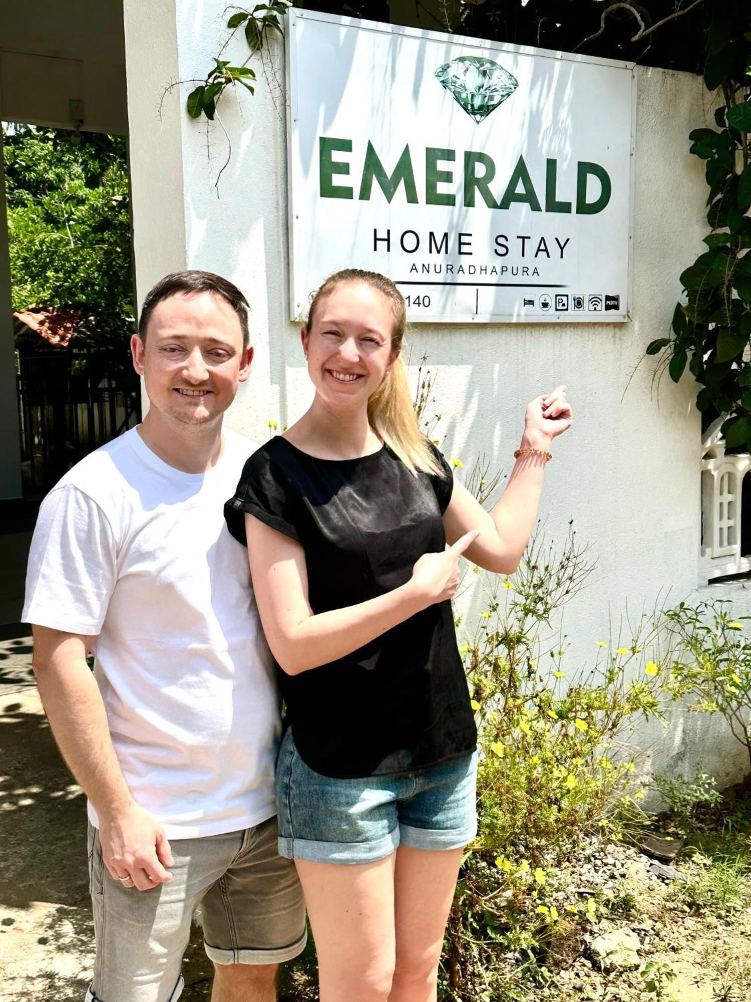 Emerald Home Stay Anuradhapura Buitenkant foto